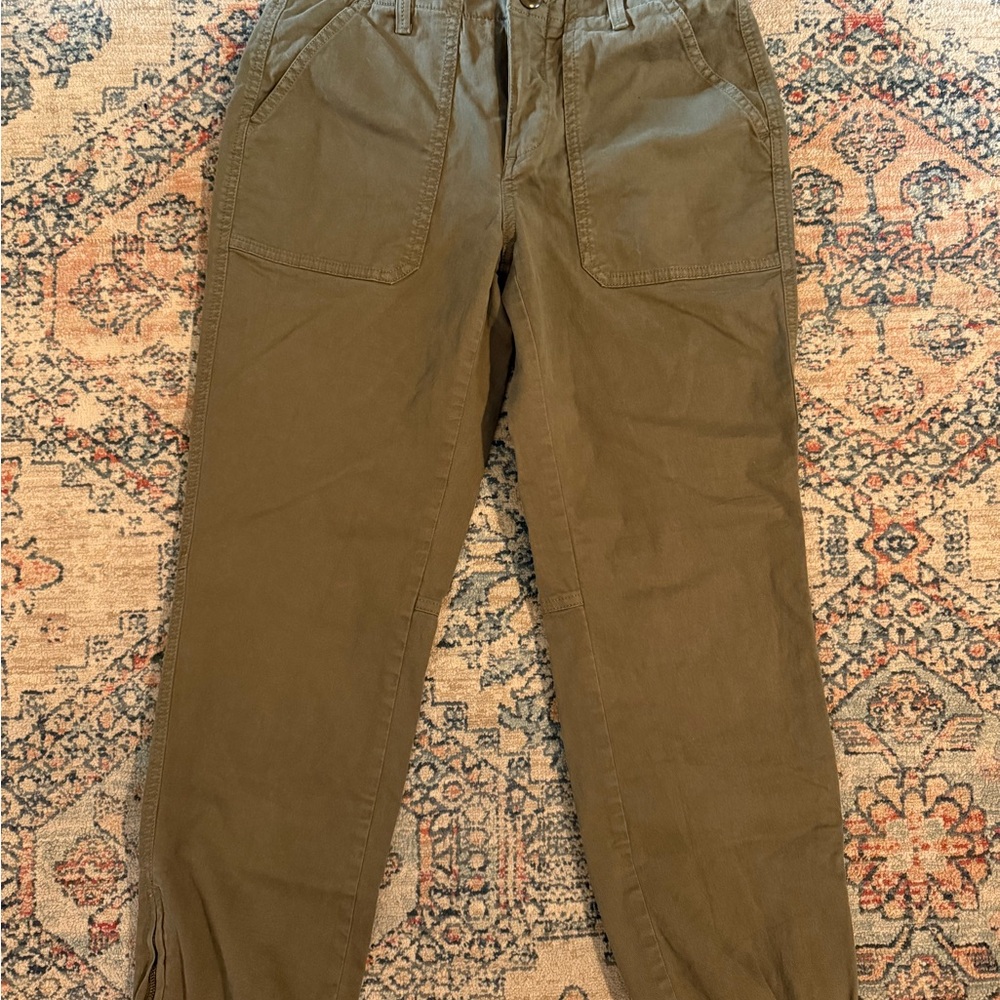 Banana Republic Women’s Cargo Pants in Olive